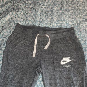 Nike Cropped Sweatpants